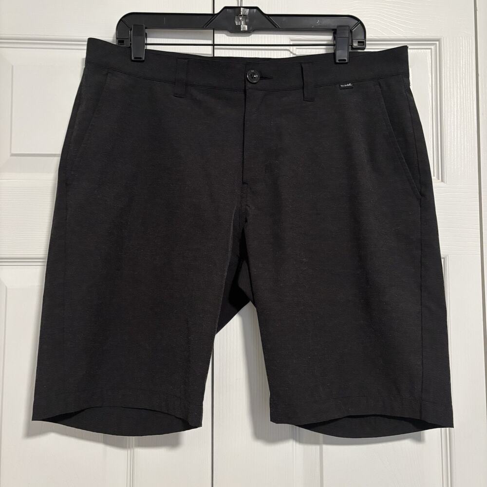 Men’s Travis Mathew Black Gray Shorts Size 34